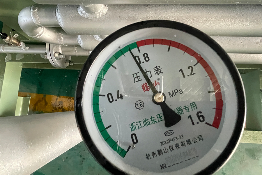 Unità di produzione di idrogeno con decomposizione quadrata dell'ammoniaca