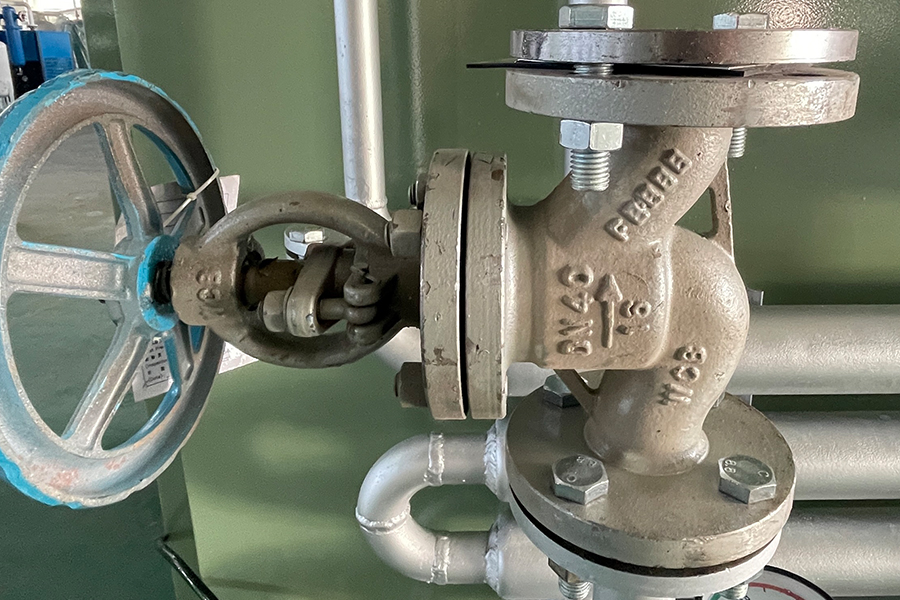 Unità di produzione di idrogeno con decomposizione quadrata dell'ammoniaca